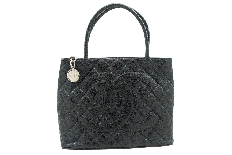 Chanel Medaillon  Leather Shoulder Bag (Pre-Owned)