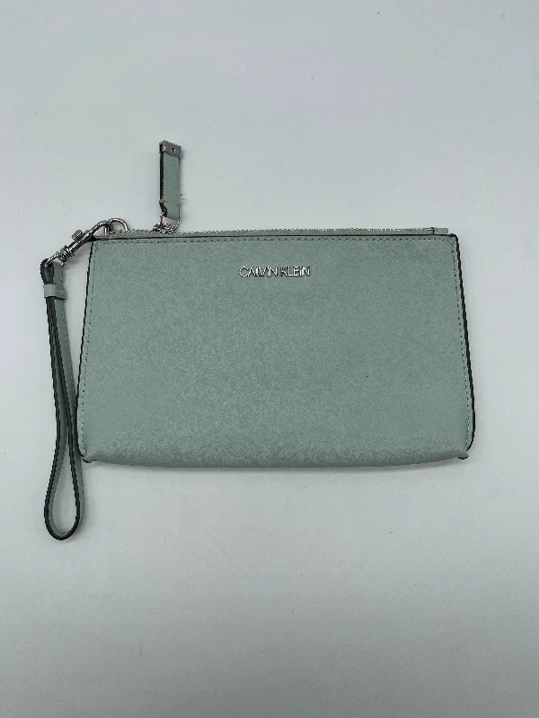 Wristlet By Calvin Klein, Size: Medium